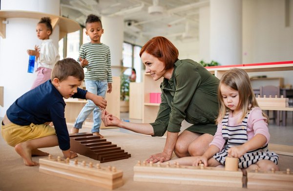 Comment choisir le meuble montessori idéal pour votre enfant ?